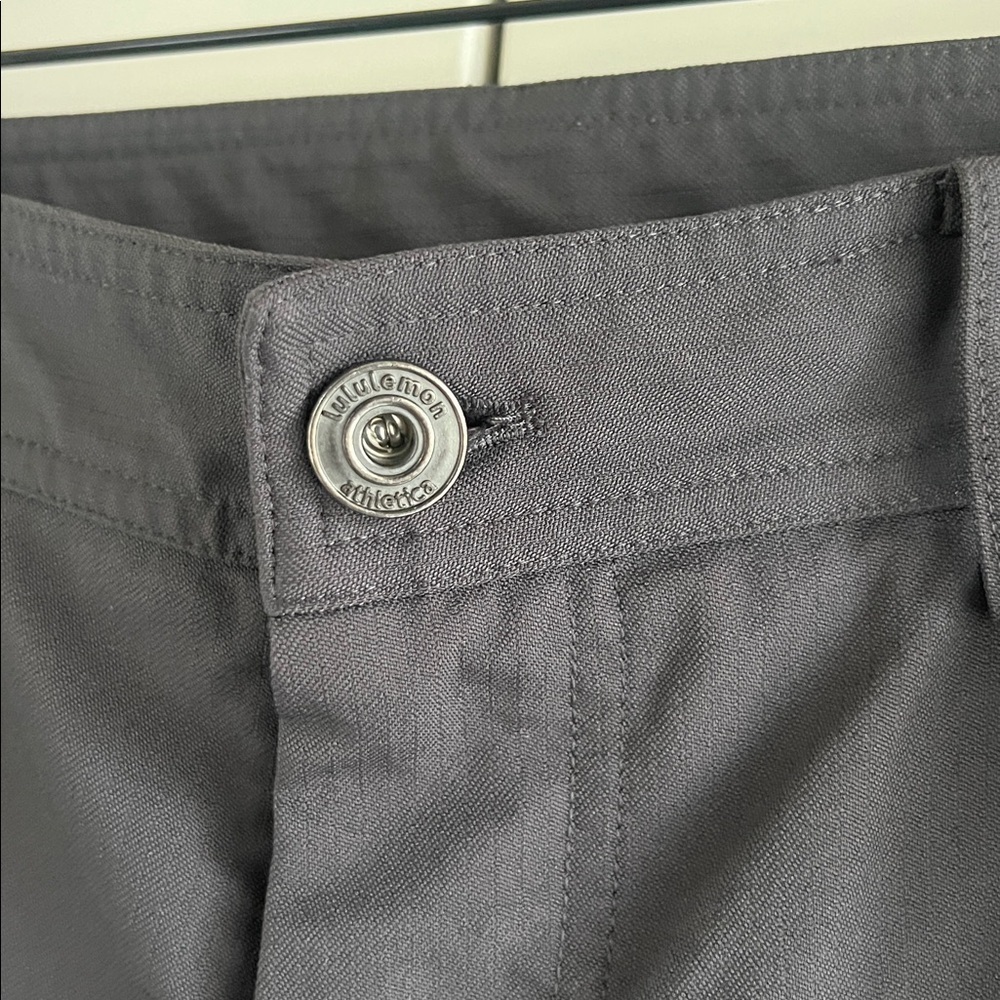 Lululemon Cadence Commute Zip Shorts - Picture 4 of 9